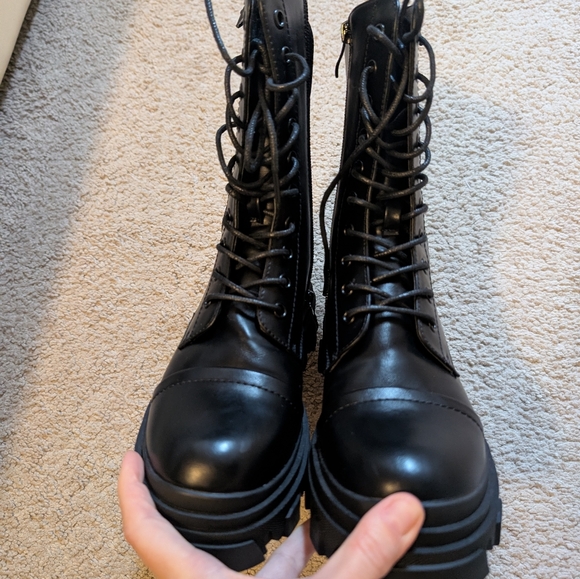 Dream Pairs Boots - Picture 6 of 9